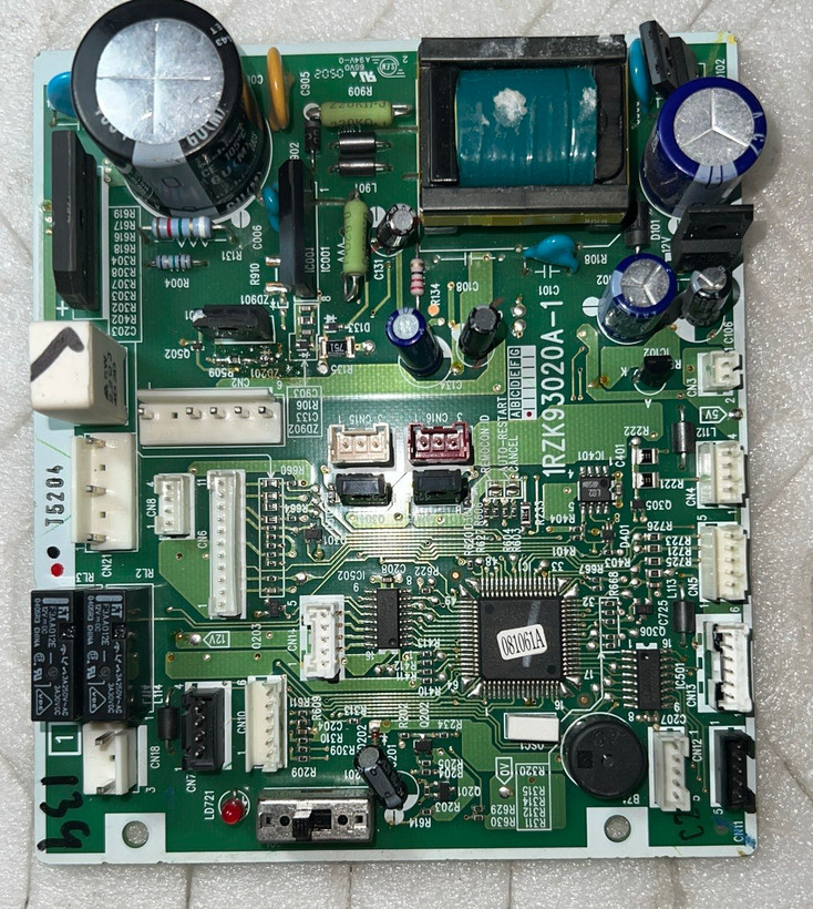 برد کنترل کولر گازی هیتاچی کد 1RZK93020A-1